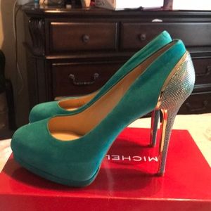 Turquoise pumps